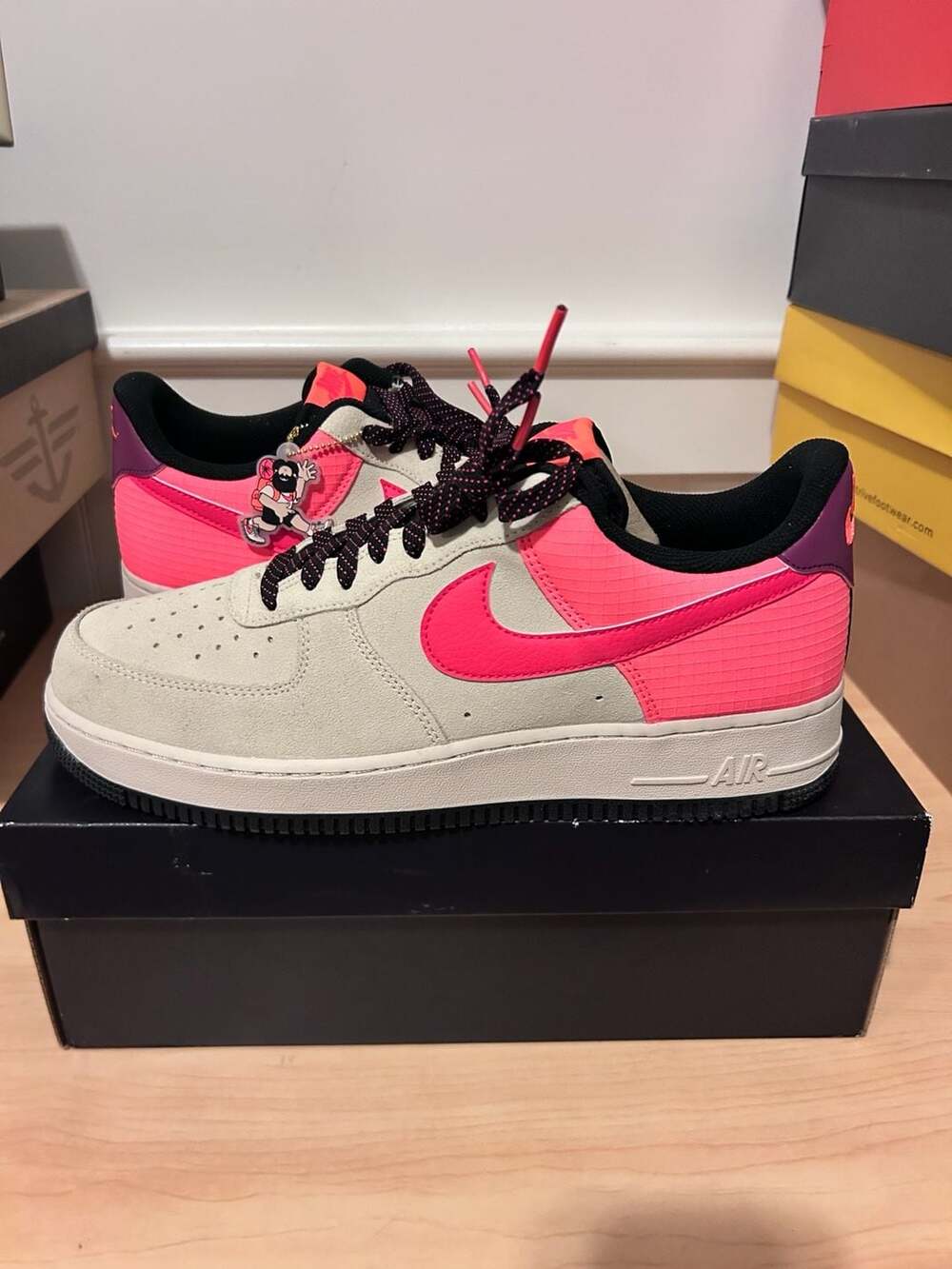 Nike Air Force 1 '07 LV8 2 Light Orewood Brown/Laser Crimson Size 11.5